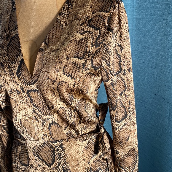 Lovestitch dress size medium - Picture 6 of 11